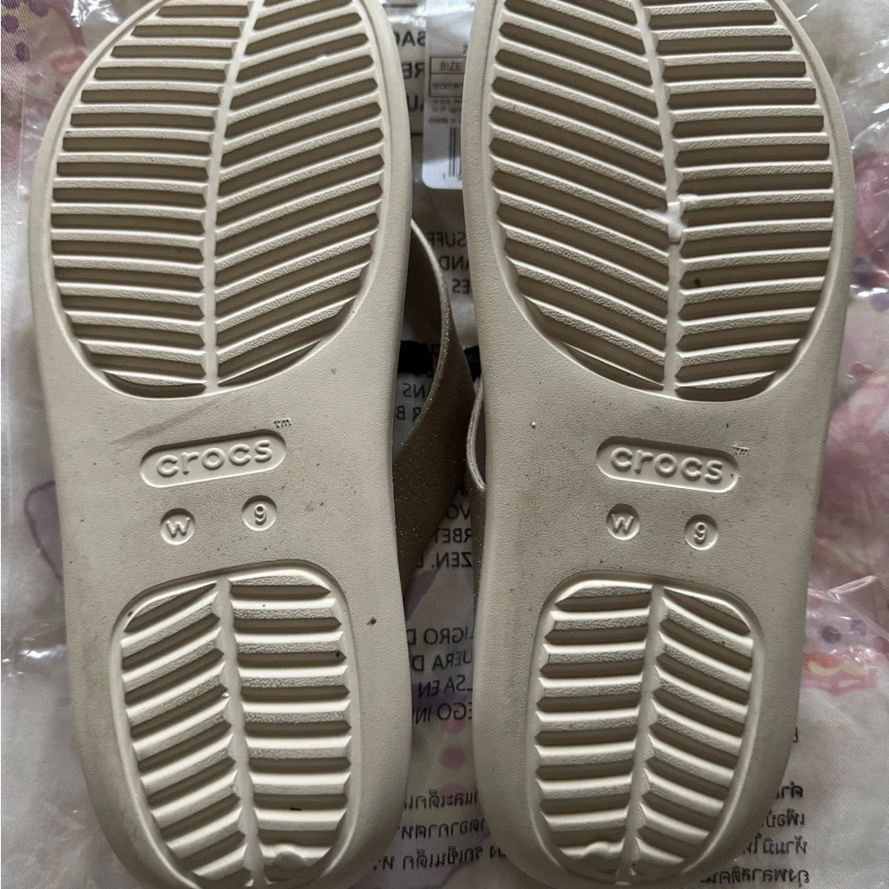 CROCS Women's Rose Gold Sandals Size 9 EUC - Picture 7 of 9